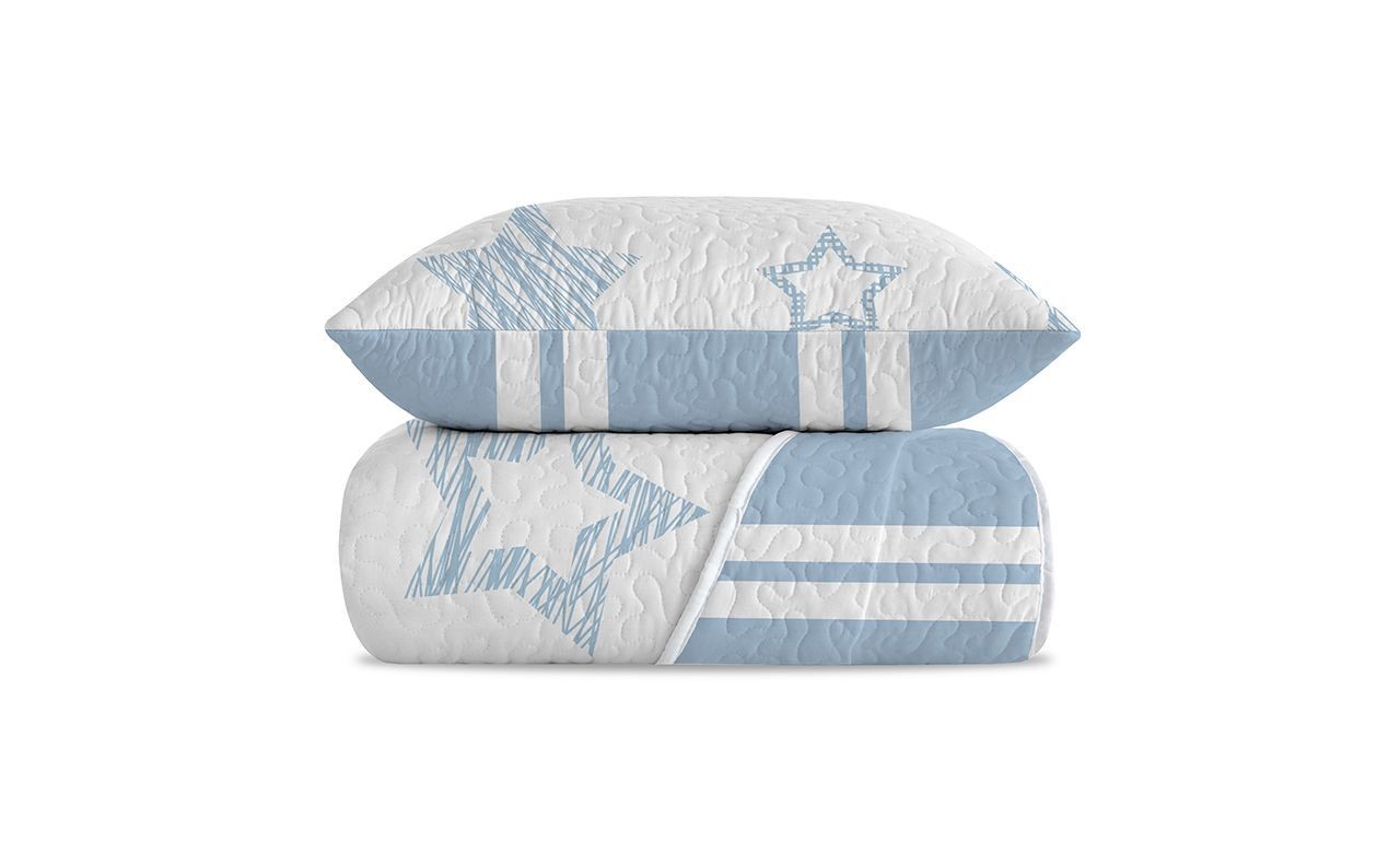 COLCHA BOUTI REVERSIBLE ESTAMPADO RAYAS/ESTRELLAS AZUL CELESTE Y BLANCO