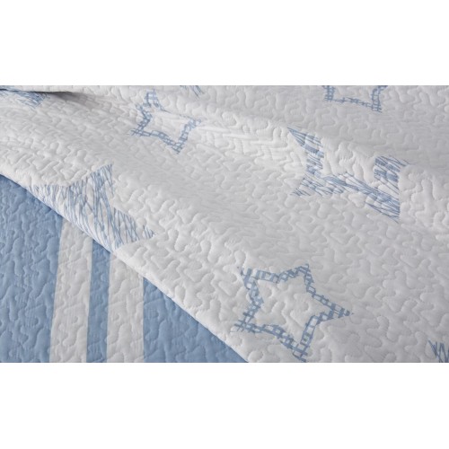 COLCHA BOUTI REVERSIBLE ESTAMPADO RAYAS/ESTRELLAS AZUL CELESTE Y BLANCO